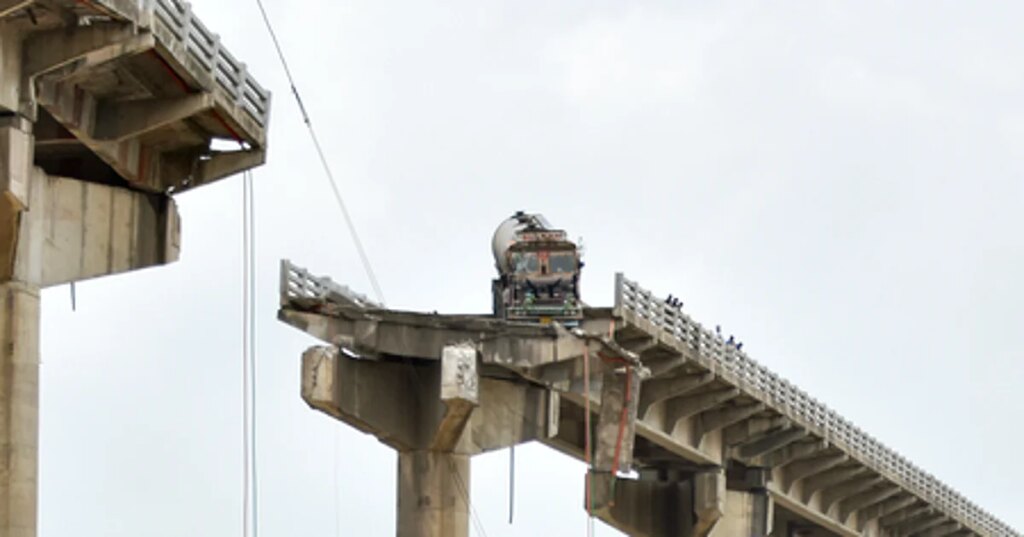 Tapi River bridge near Kamrej closed for month as NHAI begins repairs after Gambhira collapse kills 18